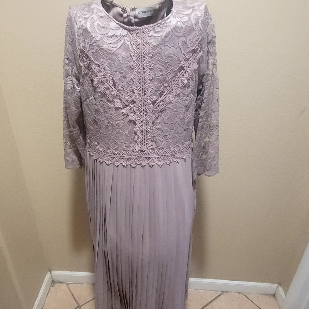 Dusty Lavender midi dress. Pleated Bottom, lace top. Divine! In great condition